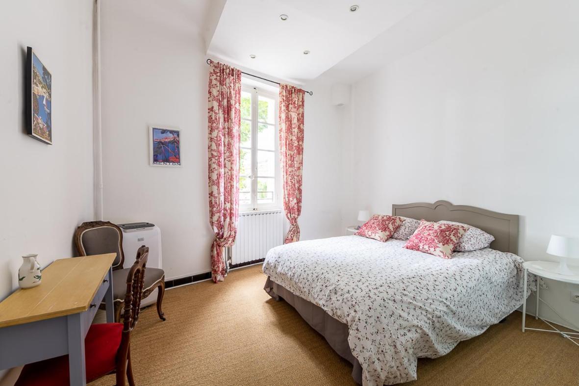 Maison De Maitre 230M² En Plein Coeur Du Village Camps-la-Source Exterior photo